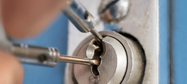 Безопасное вскрытие замков: зачем обращаться к специалистам, а не рисковать самостоятельно