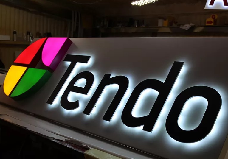 Световые вывески против классических: плюсы и минусы