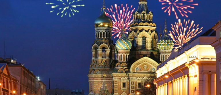 Фейерверки и торжественные мероприятия в новогоднем Санкт-Петербурге
